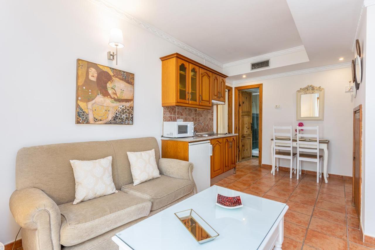 Apartahotel Puerta De Aduares Marbella